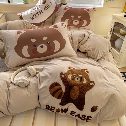 91家纺网 家纺一手货源 找家纺 尤米【提供买家秀】2025新款水洗棉大版卡通毛巾绣四件套 小浣熊-米杏