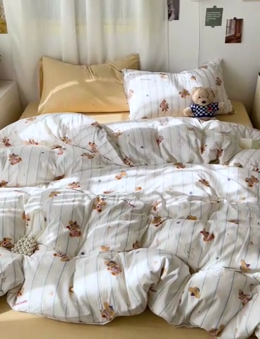 91家纺网 家纺一手货源 找家纺 仟人梦 2025新款水洗棉印花四件套 心乐熊