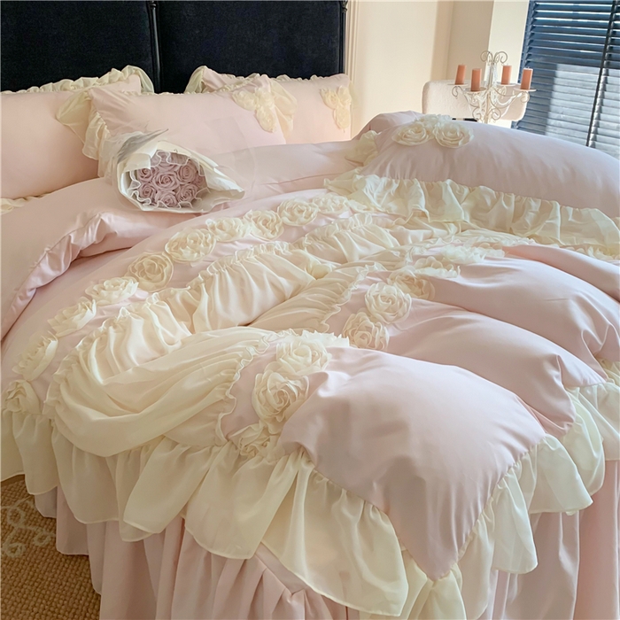 91家纺网 家纺一手货源 找家纺 富盛家纺 2025新款水洗亲肤棉盘花刺绣床裙款四件套公主风四件套甜蜜蜜系列 甜蜜蜜-粉