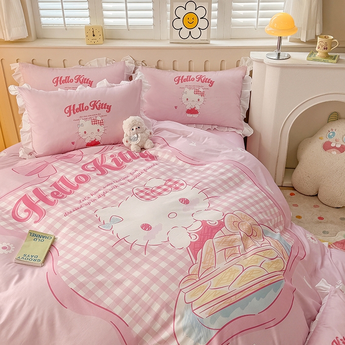 91家纺网 家纺一手货源 找家纺 玉元坊 2025新款三丽鸥系列数码印花纯棉全棉床裙三件套四件套-花边款 花边款-心动凯蒂