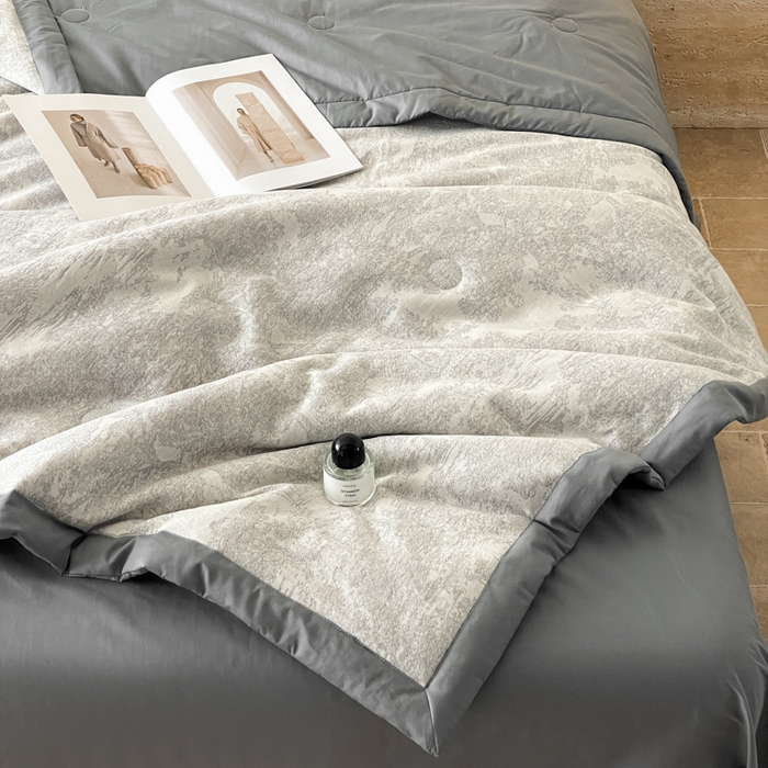 91家纺网 家纺一手货源 找家纺 一加一家纺2025新款A类全棉三层纱色织提花大豆夏被四件套 梦境--灰