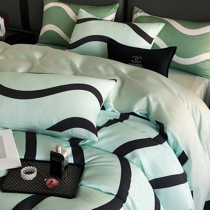 91家纺网 家纺一手货源 找家纺 立奥被业 2025年新款100%兰精天丝四件套天丝数码印花四件套 条纹蓝