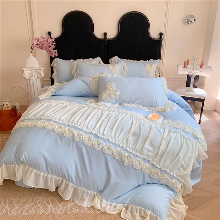 91家纺网 家纺一手货源 找家纺 富盛家纺 2025新款水洗亲肤棉盘花刺绣床裙款四件套公主风四件套甜蜜蜜系列 甜蜜蜜-蓝