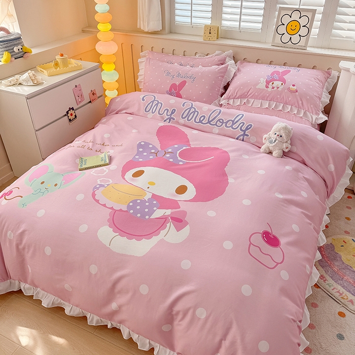 91家纺网 家纺一手货源 找家纺 玉元坊 2025新款三丽鸥系列数码印花纯棉全棉床裙三件套四件套-花边款 花边款-甜品美乐蒂