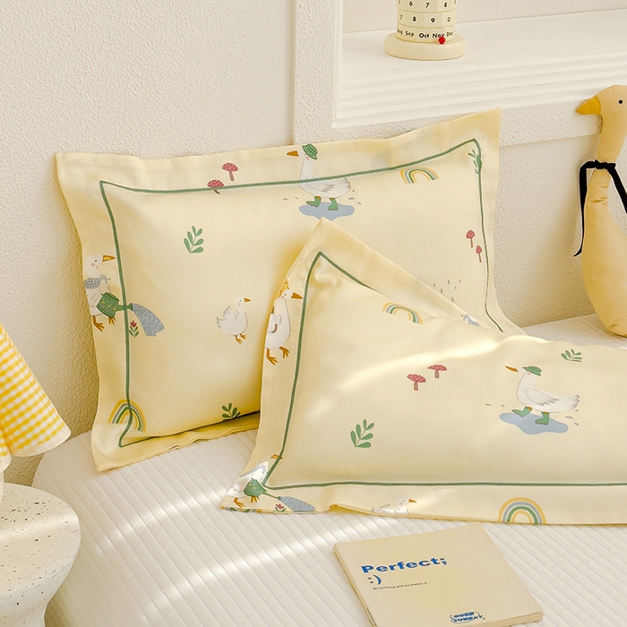 91家纺网 家纺一手货源 找家纺 良佐生活 2025新款50支天丝印花枕套 彩虹小鸭