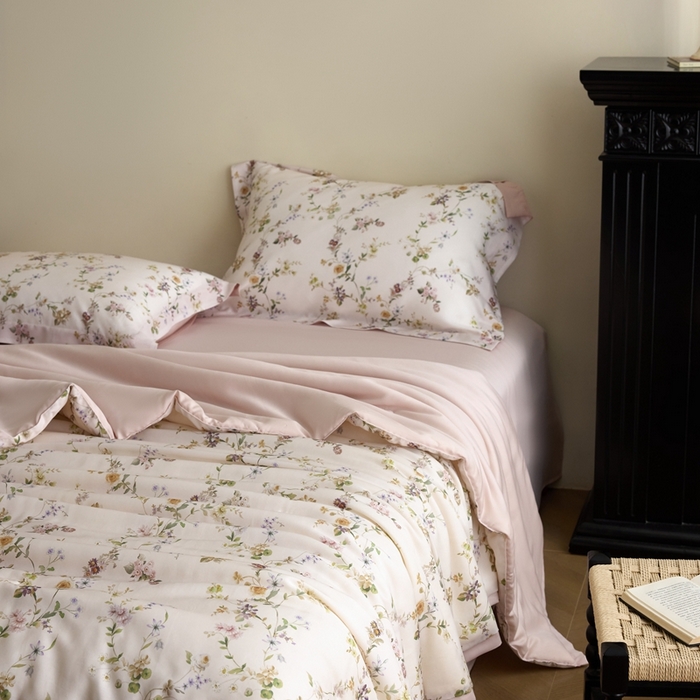 91家纺网 家纺一手货源 找家纺 黛舒家居 2025新款天丝印花夏被四件套 小雨录