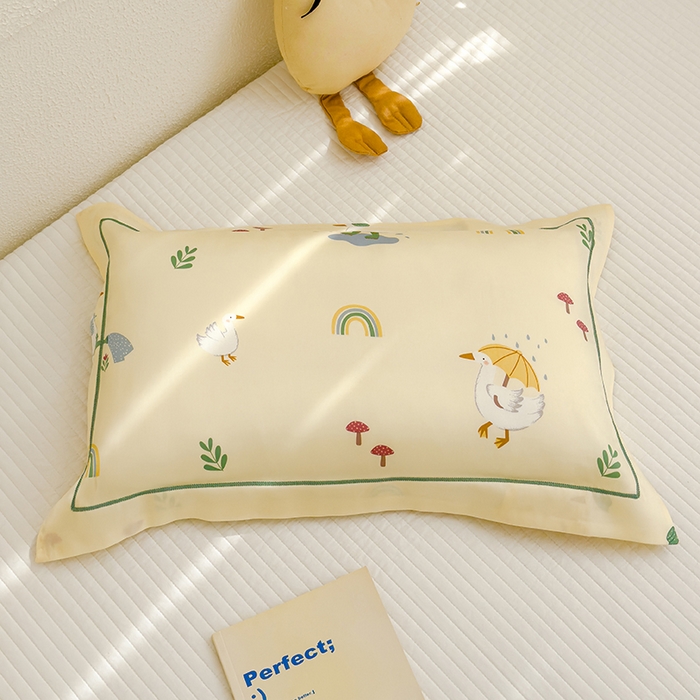 91家纺网 家纺一手货源 找家纺 良佐生活 2025新款50支天丝印花枕套 彩虹小鸭