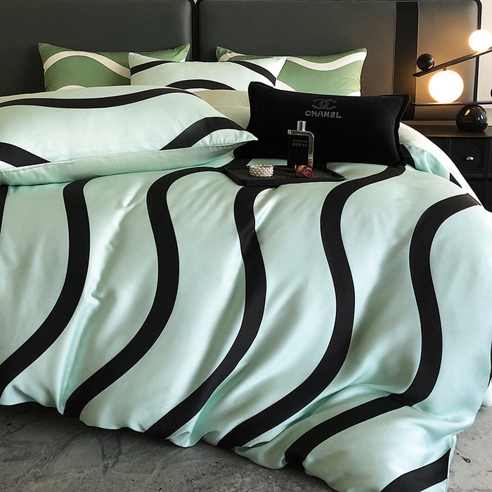 91家纺网 家纺一手货源 找家纺 立奥被业 2025年新款100%兰精天丝四件套天丝数码印花四件套 条纹蓝