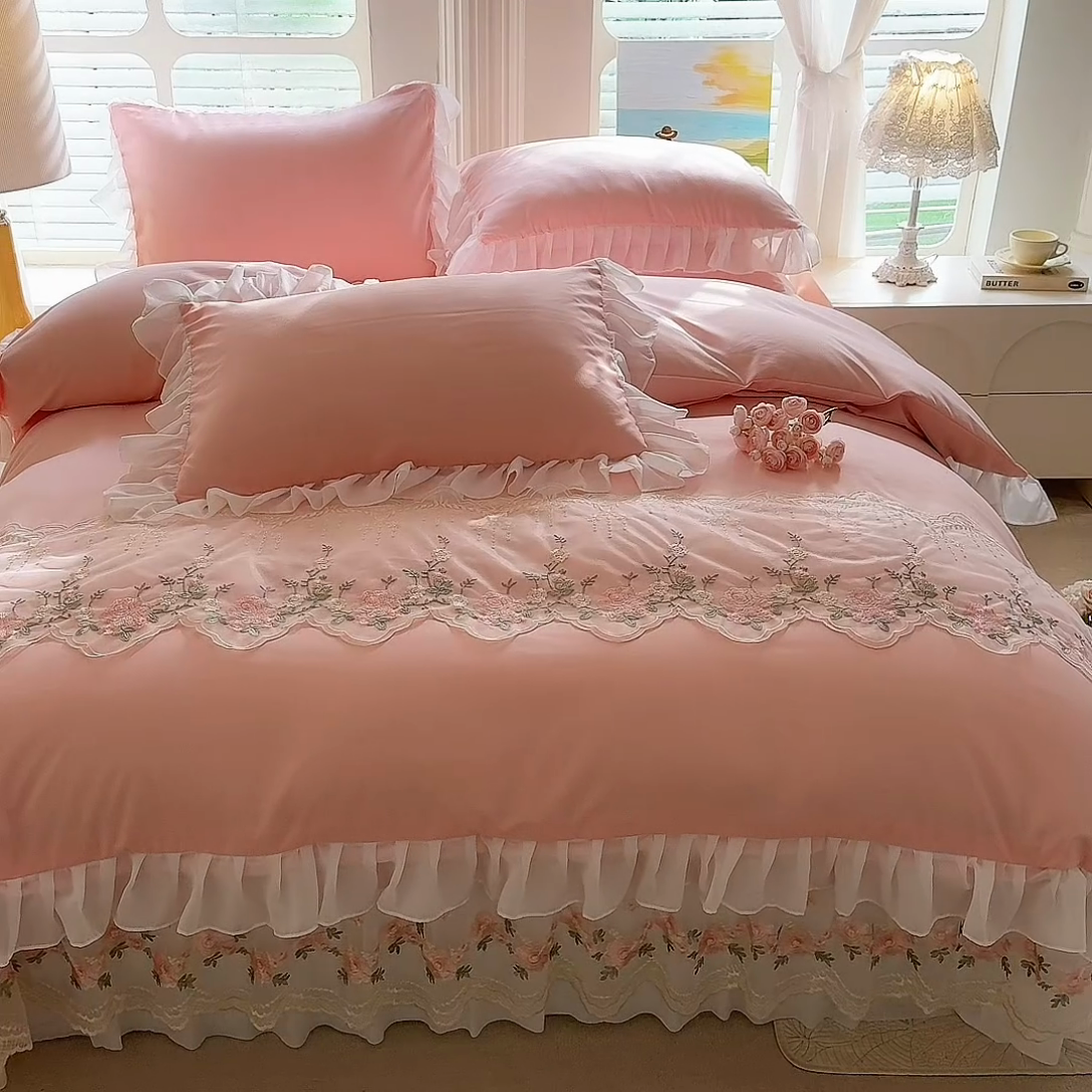 91家纺网 家纺一手货源 找家纺 大麦家纺 2025新款亲肤花边款床盖四件套  甜心小姐-香槟玉