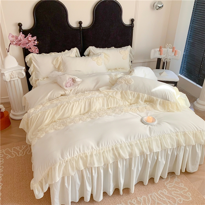 91家纺网 家纺一手货源 找家纺 富盛家纺 2025新款水洗亲肤棉盘花刺绣床裙款四件套公主风四件套甜蜜蜜系列 甜蜜蜜-白