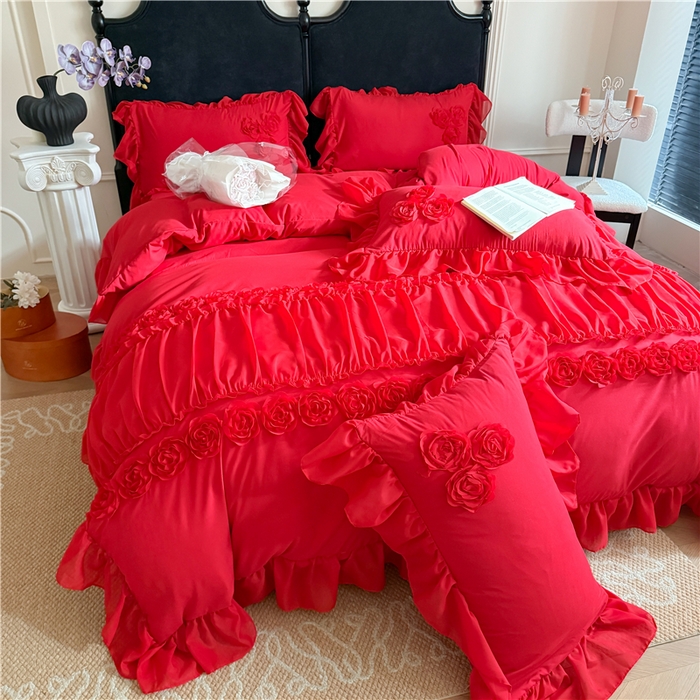 91家纺网 家纺一手货源 找家纺 富盛家纺 2025新款水洗亲肤棉盘花刺绣床裙款四件套公主风四件套甜蜜蜜系列 甜蜜蜜-大红