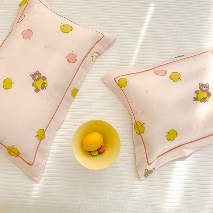 91家纺网 家纺一手货源 找家纺 良佐生活 2025新款50支天丝印花枕套  苹果小熊