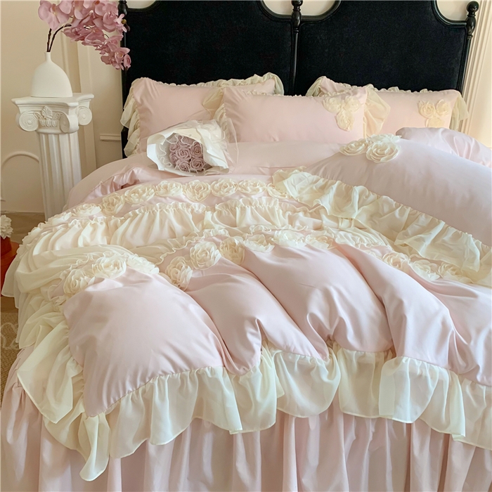 91家纺网 家纺一手货源 找家纺 富盛家纺 2025新款水洗亲肤棉盘花刺绣床裙款四件套公主风四件套甜蜜蜜系列 甜蜜蜜-粉