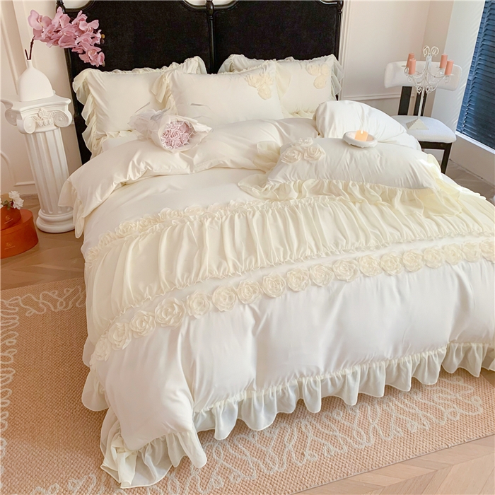 91家纺网 家纺一手货源 找家纺 富盛家纺 2025新款水洗亲肤棉盘花刺绣床裙款四件套公主风四件套甜蜜蜜系列 甜蜜蜜-白