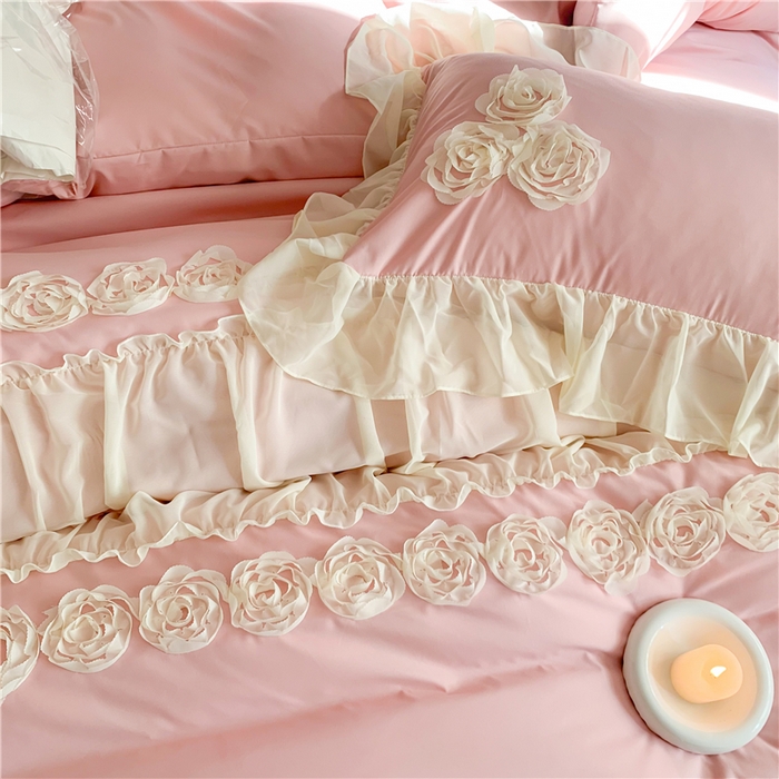 91家纺网 家纺一手货源 找家纺 富盛家纺 2025新款水洗亲肤棉盘花刺绣床裙款四件套公主风四件套甜蜜蜜系列 甜蜜蜜-豆沙