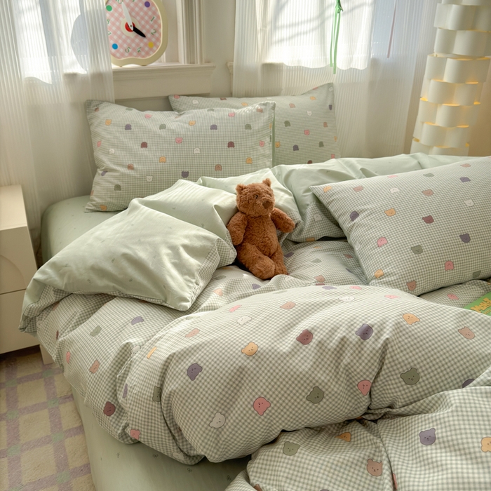 91家纺网 家纺一手货源 找家纺 清雅福 2025全棉13372小清新四件套和单被套早春系列第二批--四件套 熊豆豆·绿