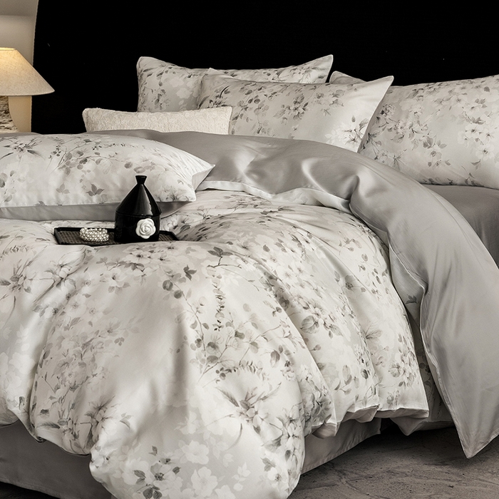 91家纺网 家纺一手货源 找家纺 立奥被业 2025年新款100%兰精天丝四件套天丝数码印花四件套 杏园芳-灰