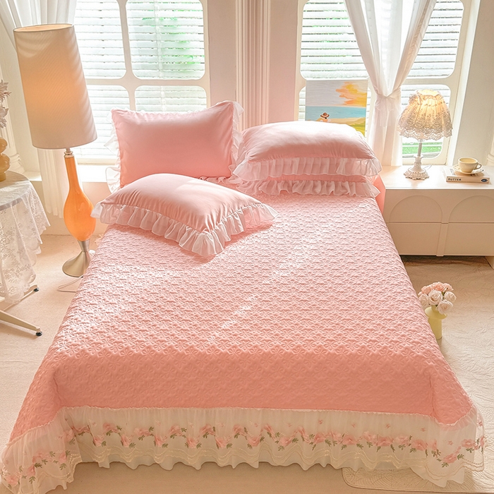 91家纺网 家纺一手货源 找家纺 大麦家纺 2025新款亲肤花边款床盖四件套  甜心小姐-香槟玉