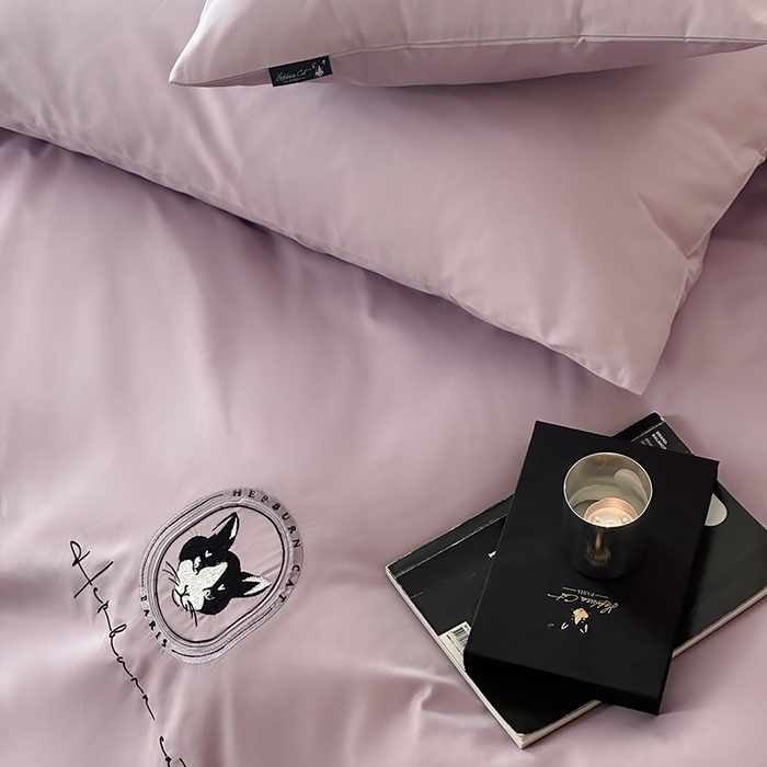 91家纺网 家纺一手货源 找家纺 赫帛 2025新款赫本猫联名系列四件套-蒂普缇克 蒂普缇克-丁香紫