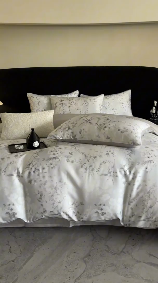 91家纺网 家纺一手货源 找家纺 立奥被业 2025年新款100%兰精天丝四件套天丝数码印花四件套 杏园芳-灰