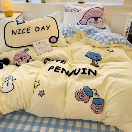 91家纺网 家纺一手货源 找家纺 尤米【提供买家秀】2025新款水洗棉大版卡通毛巾绣四件套 企鹅-黄