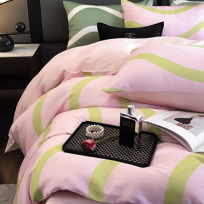 91家纺网 家纺一手货源 找家纺 立奥被业 2025年新款100%兰精天丝四件套天丝数码印花四件套 条纹粉