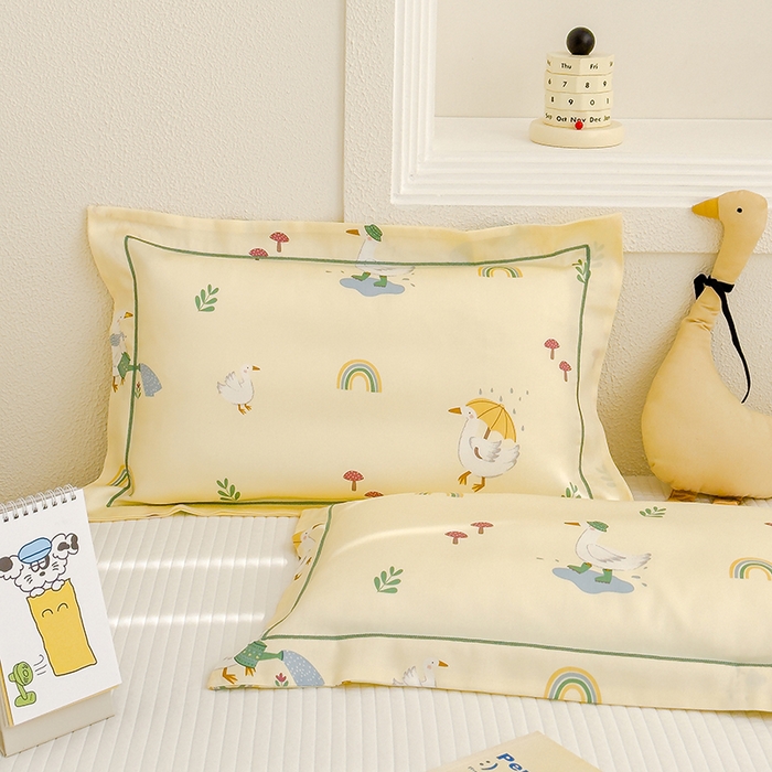 91家纺网 家纺一手货源 找家纺 良佐生活 2025新款50支天丝印花枕套 彩虹小鸭