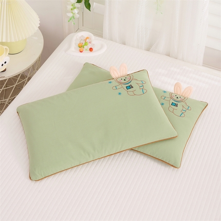 91家纺网 家纺一手货源 找家纺 （总）仁宇枕业 2025新款新品枕芯全棉绣花卡通天线兔宝宝儿童全荞麦枕头枕芯