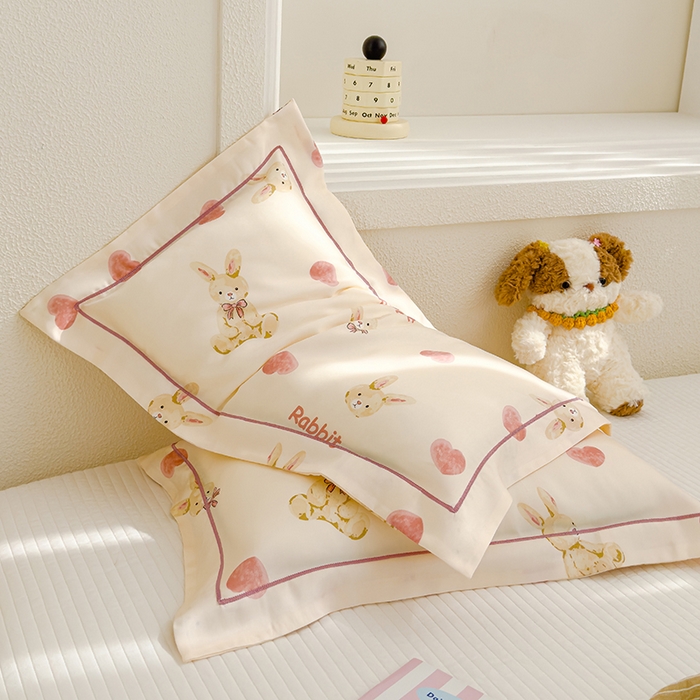 91家纺网 家纺一手货源 找家纺 良佐生活 2025新款50支天丝印花枕套 爱心兔兔