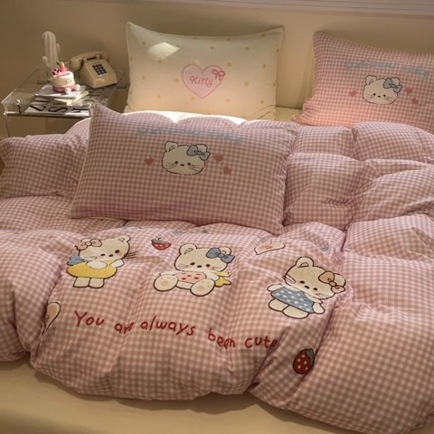 91家纺网 家纺一手货源 找家纺 蓝邻家纺 2025年新款全棉双层纱毛巾绣四件套系列 三喵织梦--粉格