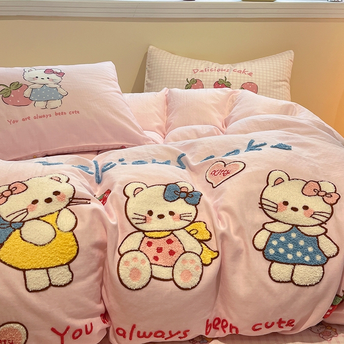 91家纺网 家纺一手货源 找家纺 蓝邻家纺 2025年新款全棉双层纱毛巾绣四件套系列 三喵织梦-淡粉色