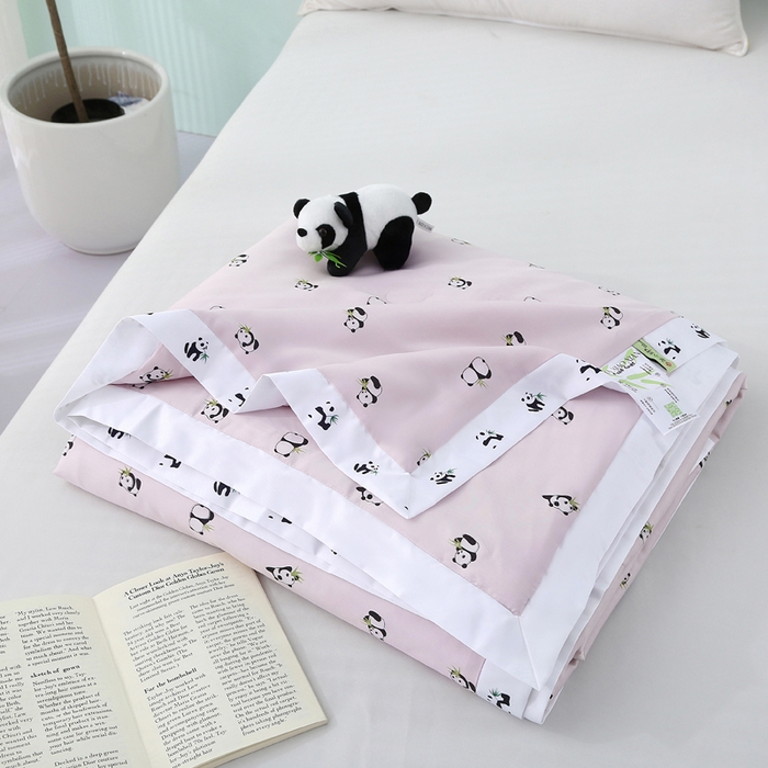 91家纺网 家纺一手货源 找家纺 薇玛仕 2025小熊猫系列-60支精梳长绒棉双拼角宽边双A类母婴级儿童蚕丝夏凉被空调被 小熊猫-粉