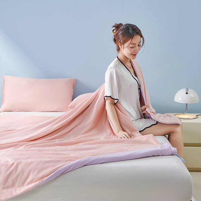 91家纺网 家纺一手货源 找家纺 梦恬佳 2025新款高克重A类双拼凉感丝针织棉夏凉被 多肉樱桃