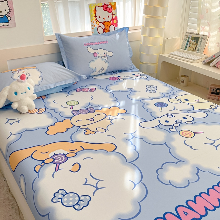 91家纺网 家纺一手货源 找家纺 博雅 2025新款三丽鸥全棉大版床笠-第二批 棉花糖玉桂狗