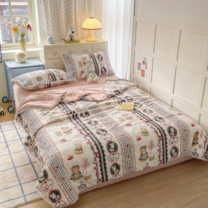 91家纺网 家纺一手货源 找家纺 老帅的工厂店 2025新款A类印花洛丽塔夏被（提供买家秀） 黑粉萝莉熊