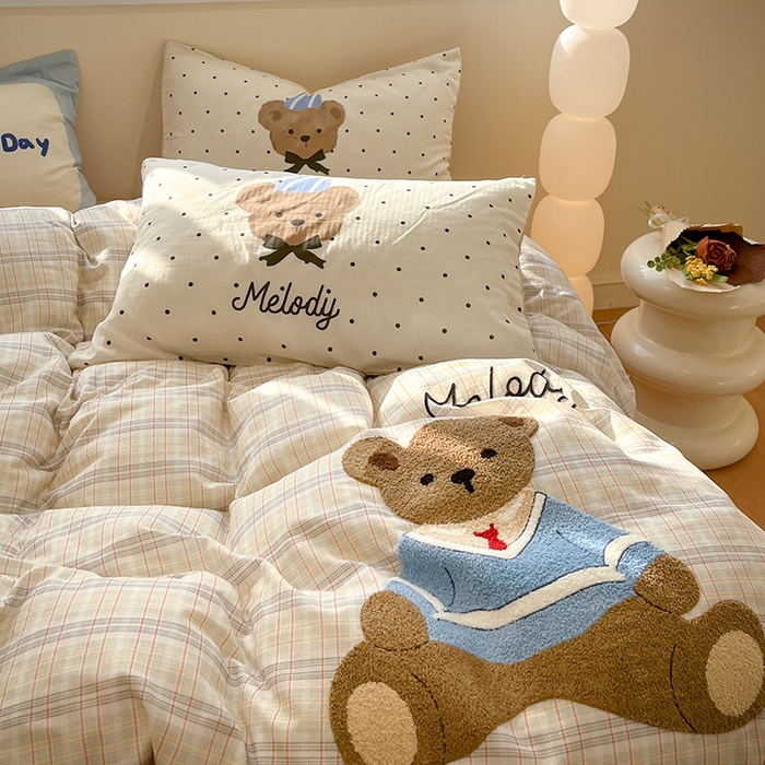 91家纺网 家纺一手货源 找家纺 蓝邻家纺 2025年新款全棉双层纱毛巾绣四件套系列 暖格熊居