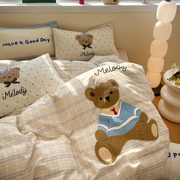 91家纺网 家纺一手货源 找家纺 蓝邻家纺 2025年新款全棉双层纱毛巾绣四件套系列 暖格熊居