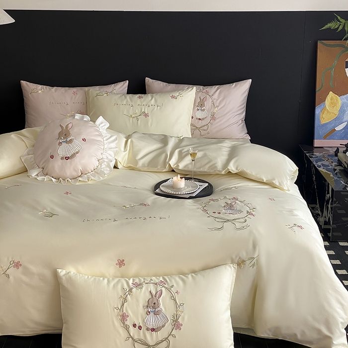 91家纺网 家纺一手货源 找家纺 鹿班家居 2025春夏款100S长绒棉刺绣四件套-萌兔花园场景二【标准会员-20】 萌兔花园-奶油色