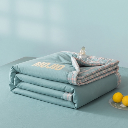 91家纺网 家纺一手货源 找家纺 （总）水云缦2025新款字母烫画无印风50%棉花被（填充100克每平方）	