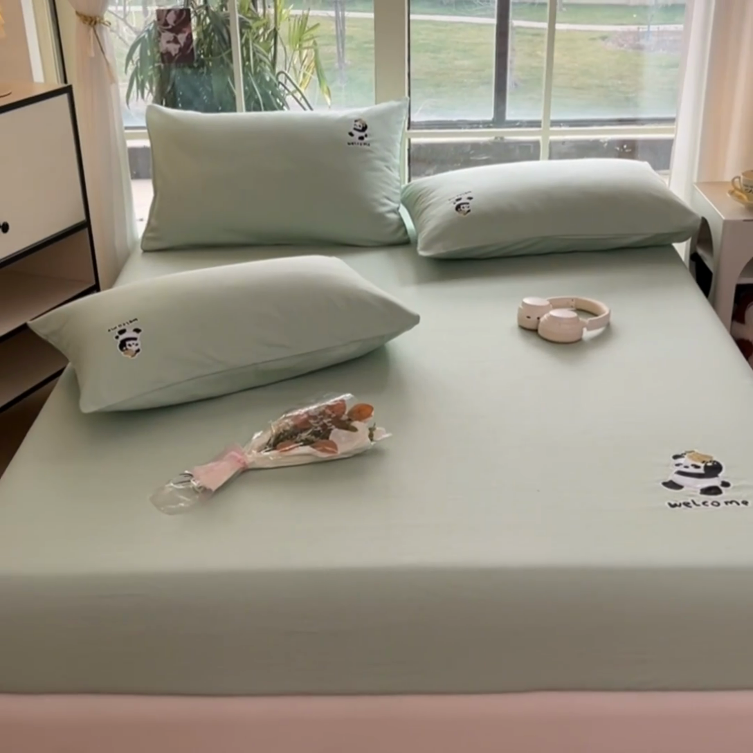 91家纺网 家纺一手货源 找家纺 博雅 2025新款全棉老粗布烫画床笠系列 绿色-香蕉熊猫