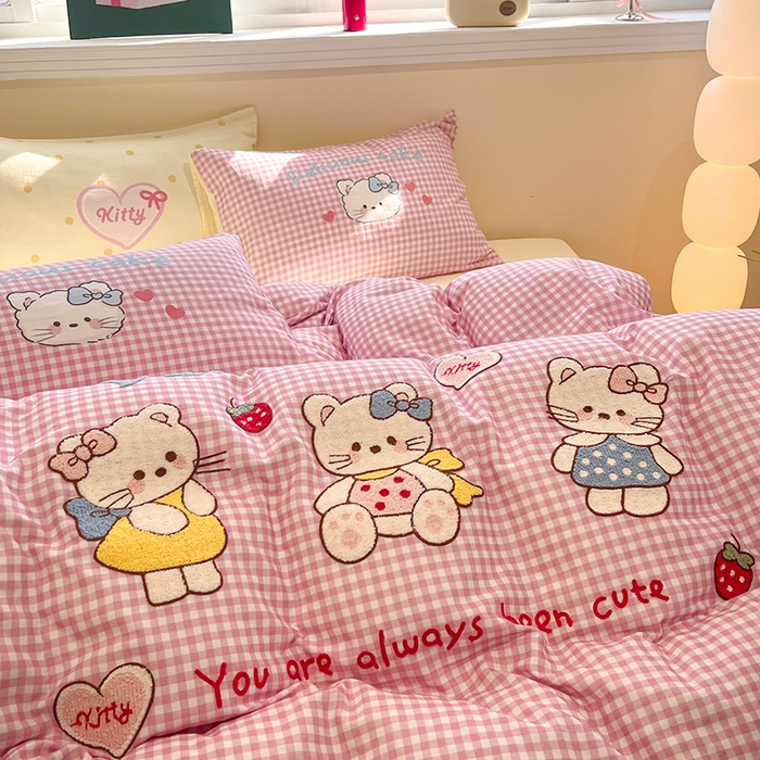 91家纺网 家纺一手货源 找家纺 蓝邻家纺 2025年新款全棉双层纱毛巾绣四件套系列 三喵织梦--粉格