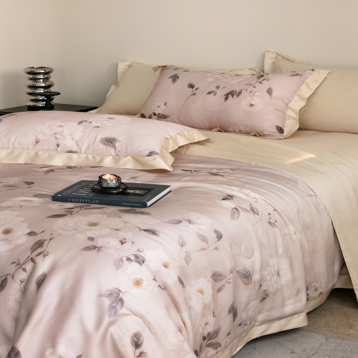 91家纺网 家纺一手货源 找家纺 立奥被业 2025年新款100%莱赛尔夏被莱赛尔夏被四件套天丝夏凉被 木兰花-粉