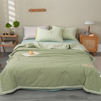 91家纺网 家纺一手货源 找家纺 水云缦2025新款字母烫画无印风50%棉花被（填充100克每平方）	 抹茶绿