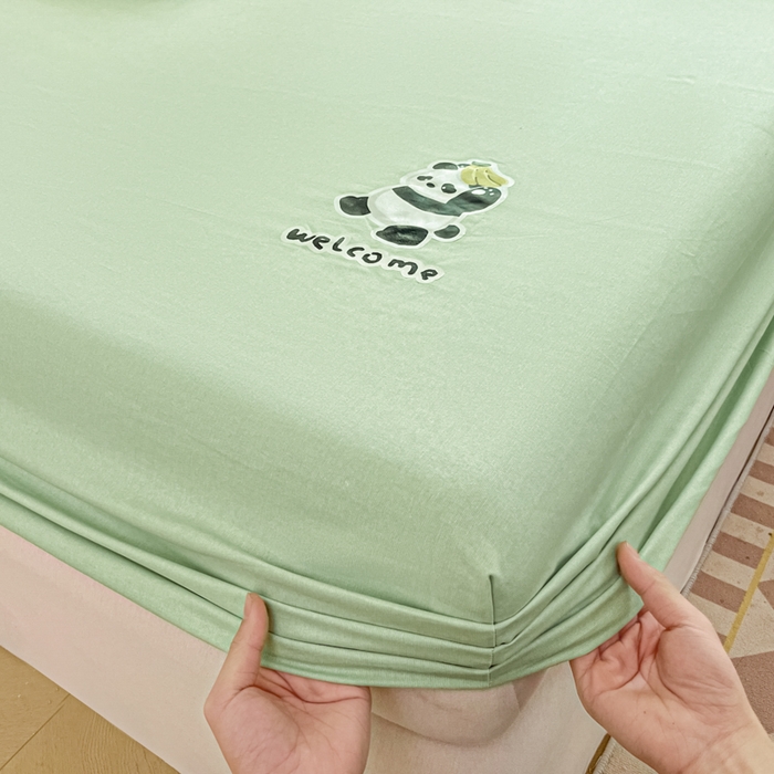 91家纺网 家纺一手货源 找家纺 博雅 2025新款全棉老粗布烫画床笠系列 绿色-香蕉熊猫