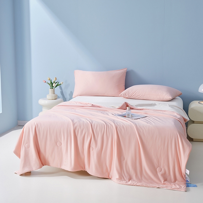 91家纺网 家纺一手货源 找家纺 梦恬佳 2025新款高克重A类双拼凉感丝针织棉夏凉被 冰冰草莓