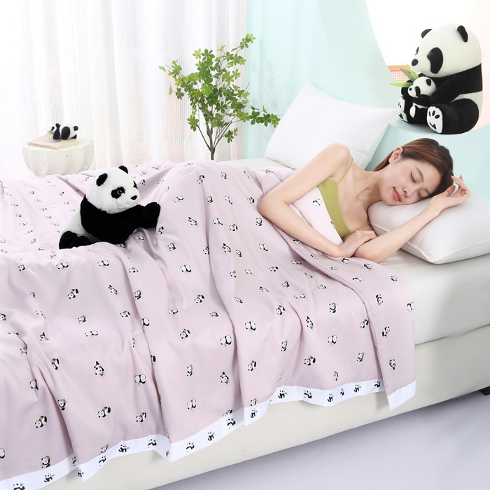 91家纺网 家纺一手货源 找家纺 薇玛仕 2025小熊猫系列-60支精梳长绒棉双拼角宽边双A类母婴级儿童蚕丝夏凉被空调被 小熊猫-粉