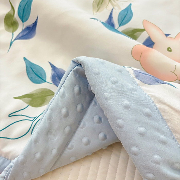 91家纺网 家纺一手货源 找家纺 恒畅 2025新款A类水洗棉印花豆豆被抗菌夏被夏凉被空调被 一见倾心