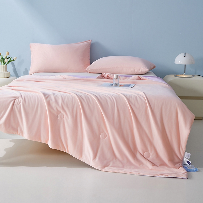 91家纺网 家纺一手货源 找家纺 梦恬佳 2025新款高克重A类双拼凉感丝针织棉夏凉被 多肉樱桃