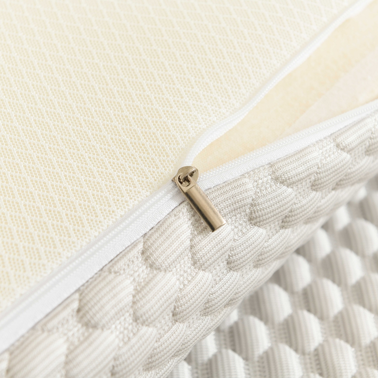 91家纺网 家纺一手货源 找家纺 小猫派 2025新款夏季冰丝凉感豆豆乳胶枕套清凉儿童记忆枕芯套 单枕套–纯灰