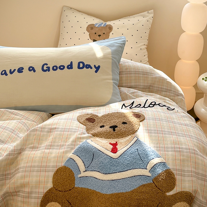 91家纺网 家纺一手货源 找家纺 蓝邻家纺 2025年新款全棉双层纱毛巾绣四件套系列 暖格熊居